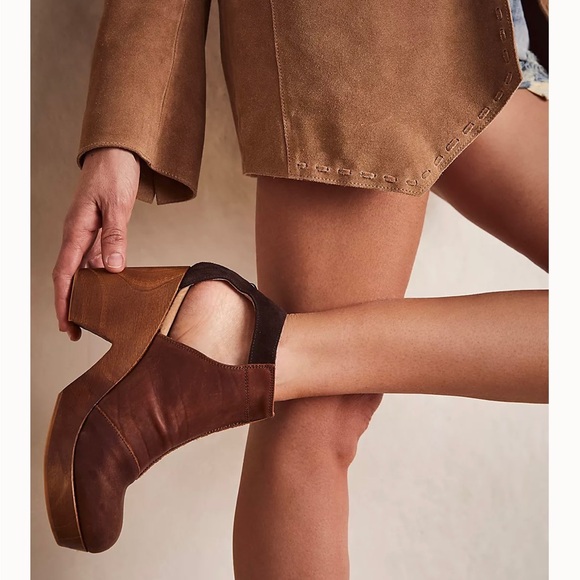 Free People Shoes - Free People Amber Orchard clogs size EUR 38 US 8